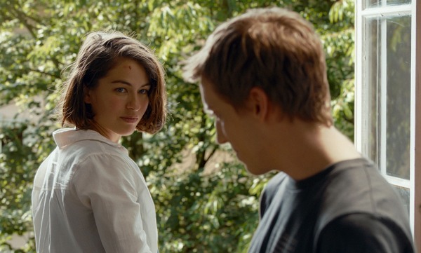 『ガール・アンド・スパイダー』© 2021 Beauvoir Films / Zürcher Film / SRF