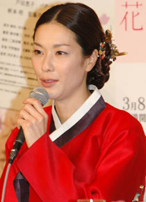 山本未來はジュエリーデザイナーの尚美を演じ韓国語での演技も披露。