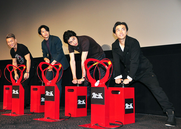 風船割りゲーム／『クローズ EXPLODE』初日舞台挨拶