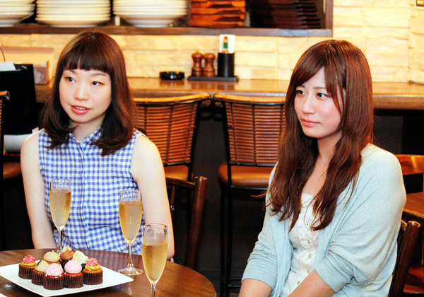 右から、「ゼクシィ海外ウエディング完全ガイド」編集者・仲井美夏さん＆「steady.」編集者・佐藤有紀さん／『わたしのハワイの歩きかた』座談会 in 銀座