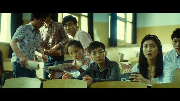 『So Young～過ぎ去りし青春に捧ぐ～』-(C) 2013 HS Media (Beijing) Investment Co., Ltd. China Film Co., Ltd. Enlight Pictures. PULIN production limited. Beijing Ruyi Xinxin Film Investment Co., Ltd.Beijing MaxTimes Cultural Development Co., Ltd. TIK FILMS. Dook Publishing Co., Ltd. Tianjin Yuehua Music Culture Communication Co., Ltd. All rights reserved.