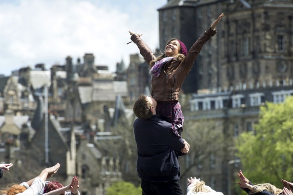 『サンシャイン 歌声が響く街』 -(C)DNA Films