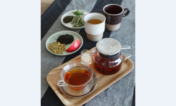TEASTANDオリジナルのブレンドティーは、茶葉にハーブや果実をブレンドした紅茶を用意していて、気分や時間帯に合わせて提案してくれる。