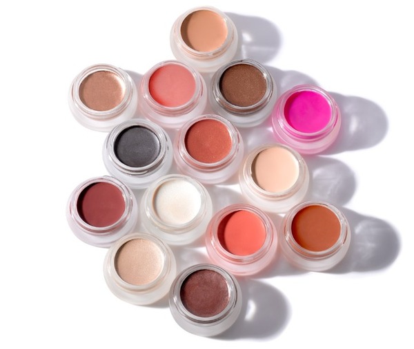 るNYを拠点とするファッション＆メイクアップ・アーティスト、ローズ・スウィフトが開発したメイクアップブランド「RMS Beauty（アールエムスビューティー）」が、11月15日（土）より、コスメキッチン一部店舗にて独占販売をスタート！