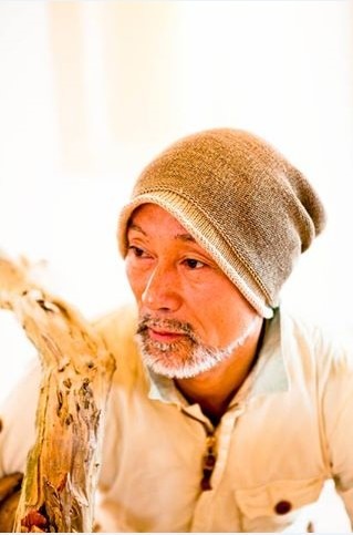 ツリーハウスクリエイター小林崇日本のツリーハウス第一人者。2000年にJTNを立ち上げ、各地の風土、樹木に適したツリーハウスの制作にあたっている。