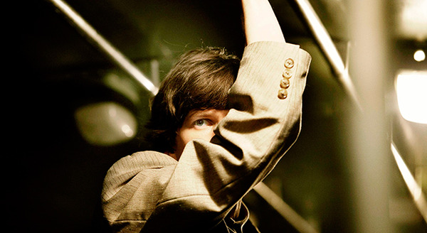 『嗤う分身』-(C) Channel Four Television Corporation, The British Film Institute, Alcove Double Limited 2013