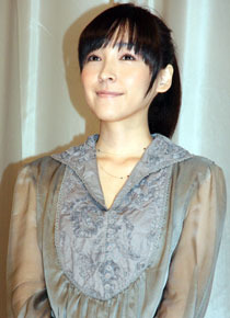 『純喫茶磯辺』初日舞台挨拶にて　麻生久美子。