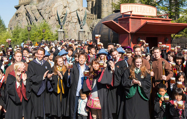 「バタービール」100万杯達成・記念ショット in USJ「ウィザーディング・ワールド・オブ・ハリー・ポッター」