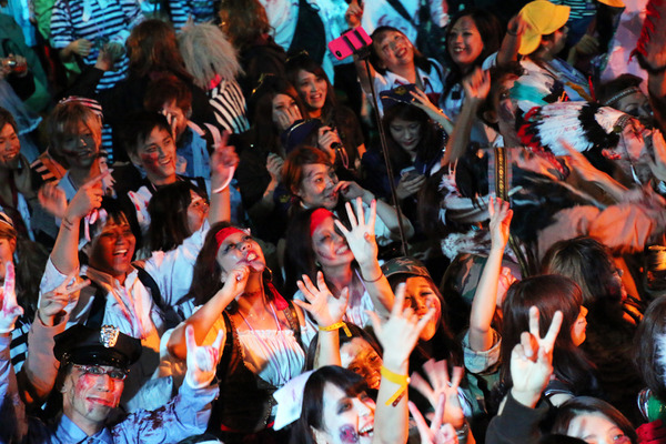 USJのハロウィン・スペシャルイベント「スペシャル・ゾンビ・モブ」の様子