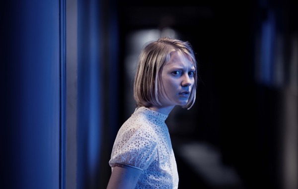 【特別映像】ミア・ワシコウスカ、「出演の決め手は彼」と公然告白！『嗤う分身』