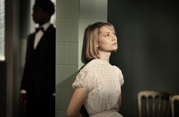 【特別映像】ミア・ワシコウスカ、「出演の決め手は彼」と公然告白！『嗤う分身』