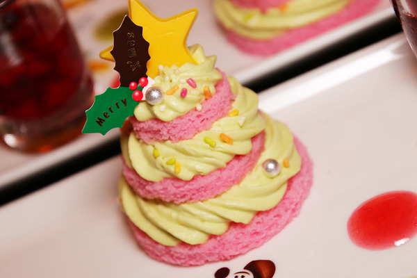 “クリスマスホリデー”デザートセット「ハイピリオン・ラウンジ」／ディズニーアンバサダー