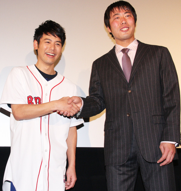 妻夫木聡＆「ボストン・レッドソックス」上原浩治選手／『バンクーバーの朝日』ティーチイン付き大ヒット御礼舞台挨拶