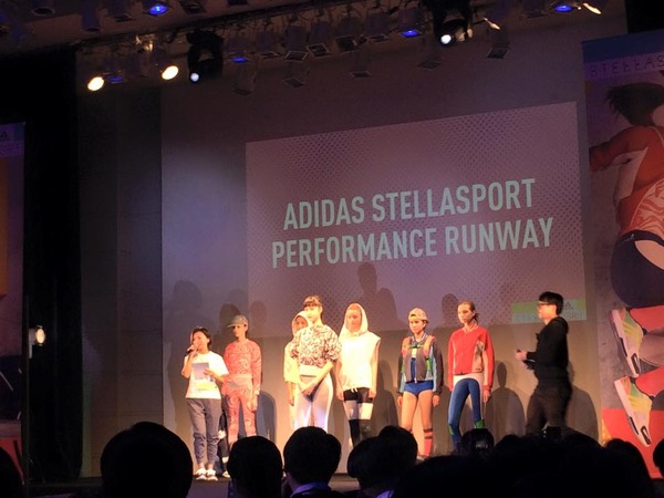 adidas 『StellaSport Performance Runway』の様子。