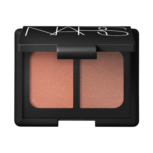 「NARS デュオアイシャドー 3902（St-Paul-de-Vence）」は、2色セットのアイシャドー