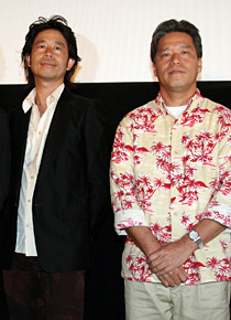『40歳問題』舞台挨拶にて桜井秀俊（左）、中江裕司監督