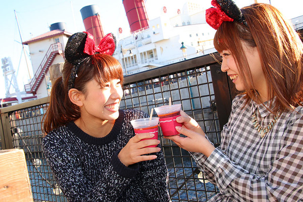 「ホットワイン」（赤・￥680）／「バーナクル・ビルズ」in東京ディズニーシー