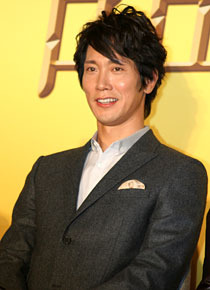 『誰も守ってくれない』　新聞記者・梅本役の佐々木蔵之介