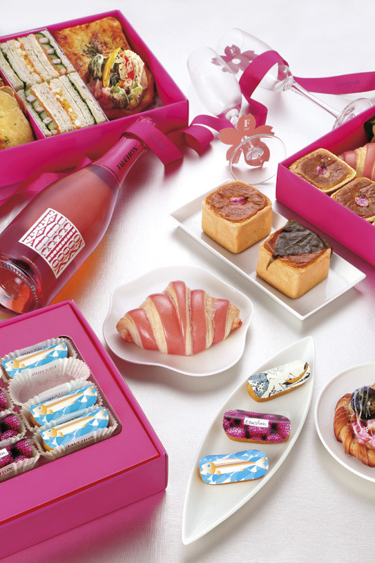 【3時のおやつ】桜のパン＆ミニ・エクレア…「フォション」のお花見ボックス発売