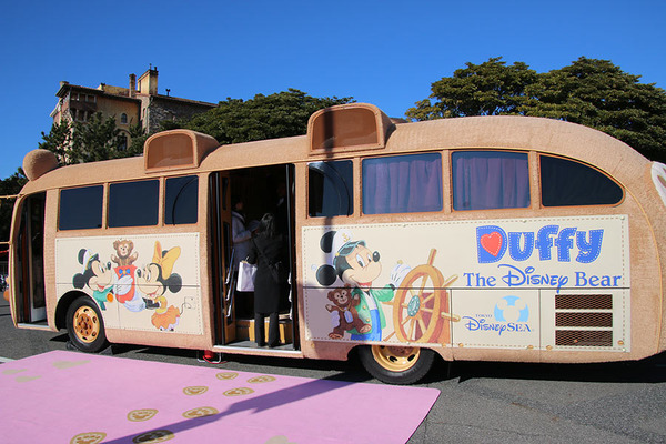 「ダッフィーバス」で記念撮影 in 東京ディズニーシー