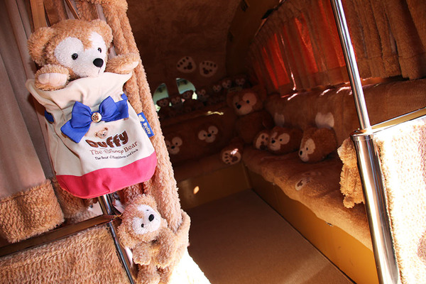 「ダッフィーバス」で記念撮影 in 東京ディズニーシー