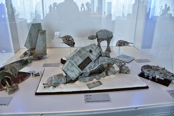 「スター・ウォーズ展 未来へつづく、創造のビジョン。」 - (C) ＆TM Lucasfilm Ltd