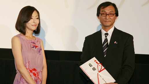 全国8都市チャリティ試写会の売上を日本対がん協会へ贈呈