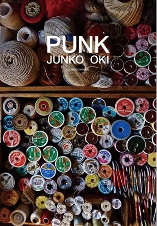 「森岡書店銀座店」第一弾の企画「沖潤子「PUNK」at 森岡書店銀座店」は5月18日（月）まで開催中。