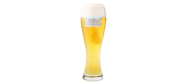 セドラシロップとフレッシュレモンを冷たい生ビールに加えた爽やかなビアカクテル「セドラ ビア」980円。