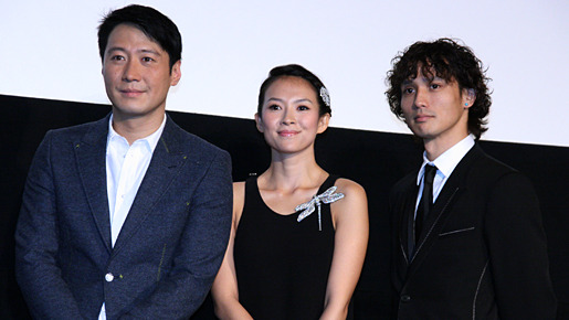 『花の生涯〜梅蘭芳〜』舞台挨拶（左から）レオン・ライ、チャン・ツィイー、安藤政信
