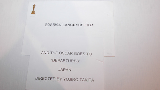 「THE OSCAR GOES TO “DEPARTURES”　JAPAN」とある