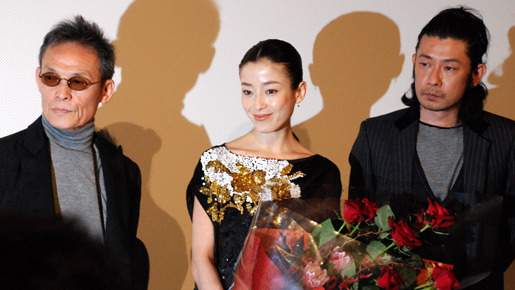 『ゼラチンシルバーLOVE』初日舞台挨拶（左から）操上和美監督、宮沢りえ、永瀬正敏