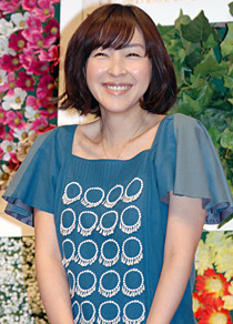 フラワーデザイナーを目指すなのを演じた麻生久美子