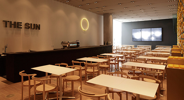 「Museum Cafe ＆ Restaurant THE SUN ＆ THE MOON」カフェエリア「THE SUN」。