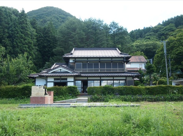 イベントの会場となる「ＺING」は、河口湖の湖畔にある株式会社スマイルズの社員別荘で、古民家をリノベーションしたスペース。