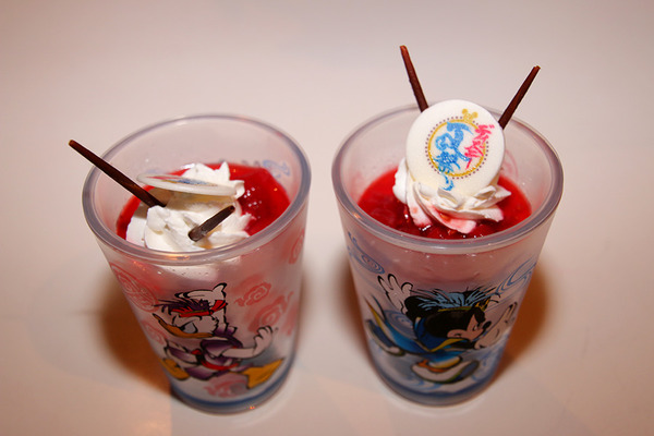 ラズベリーチョコレートムース、スーベニアカップ付き