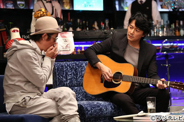 福山雅治＆リリー・フランキー「ウタフクヤマ」-(C)フジテレビ