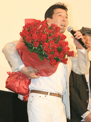 レイコさんを探す井上さん