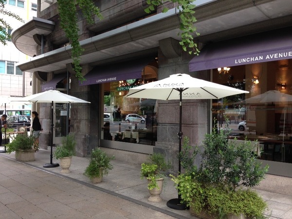 横浜・日本大通りのカフェ&グリル「Lunchan Avenue（ランチャン・アベニュー）」。