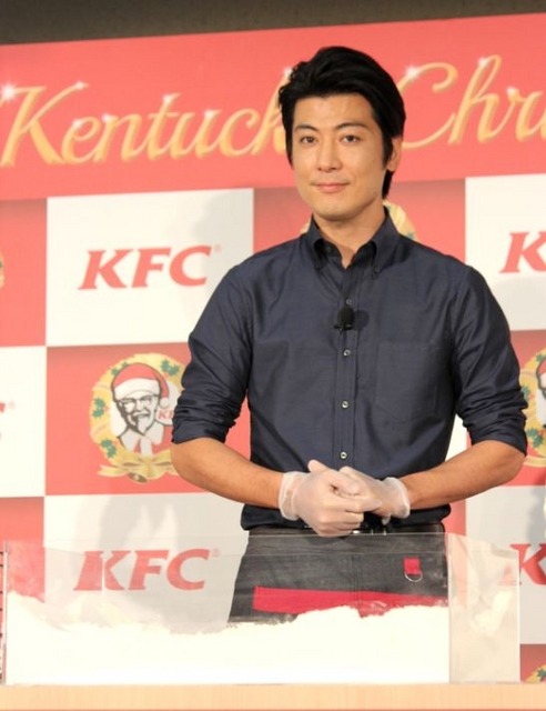 玉山鉄二が、“オリジナルチキン作り”に挑戦