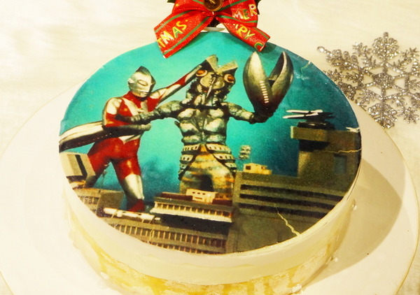 【クリスマス限定　ウルトラ怪獣総選挙 名シーンケーキ】写真は全5種のうちの1つ