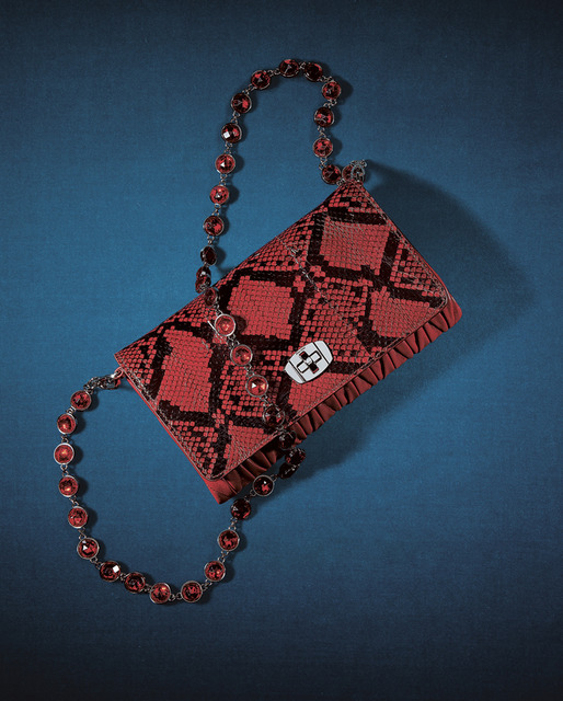 パイソンハンドバッグ 16万8,000円／ミュウミュウ