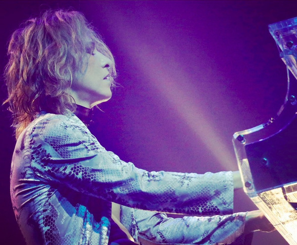 「X JAPAN」のYOSHIKI