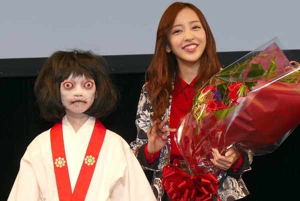 石井心愛＆板野友美／「Tomomi Itano 10th Anniversary Special Event～ちゃんと10周年フリかえろぉーよー!お…おー!!～」