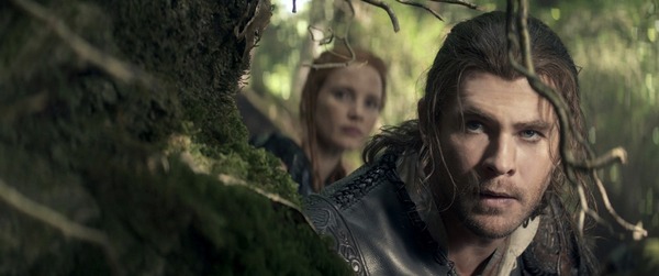 『スノーホワイト／氷の王国』(C) Universal Pictures