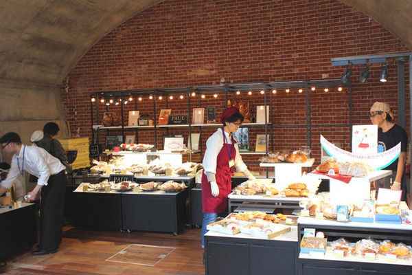 マーチエキュート神田万世橋で東京近郊のベーカリーが集結する「パンマルシェ」が開催