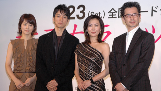 『サヨナライツカ』完成会見にて（左から）石田ゆり子、西島秀俊、中山美穂、イ・ジェハン監督