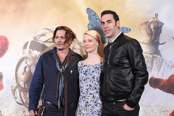 ジョニー・デップ＆ミア・ワシコウスカ＆サシャ・バロン・コーエン『アリス・イン・ワンダーランド／時間の旅』記者会見@ロンドン