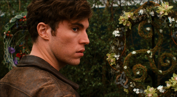 トム・ヒューズ／『フラワーショウ！』 (C)2014 Crow’s Nest Productions