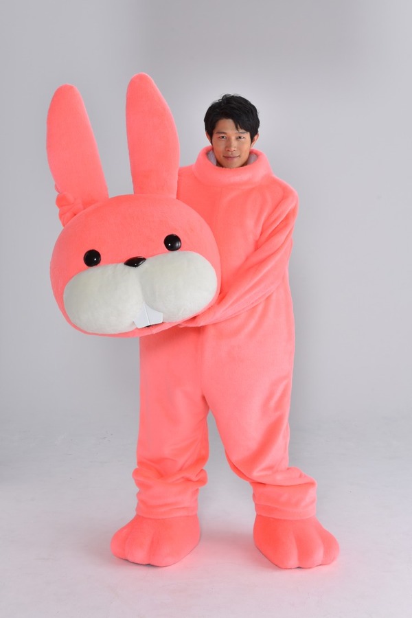 鈴木亮平が「お迎えデス。」-（C）NTV